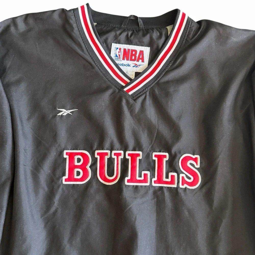Vintage 90's Reebok NBA Chicago Bulls Black V-neck Warm Up Pullover Jacket XL
